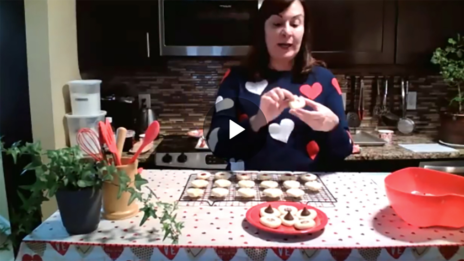 Maria Gallardo-Williams baking cookies ion the kitchen video shot by C&EN Kitchen Chem Webinar Series